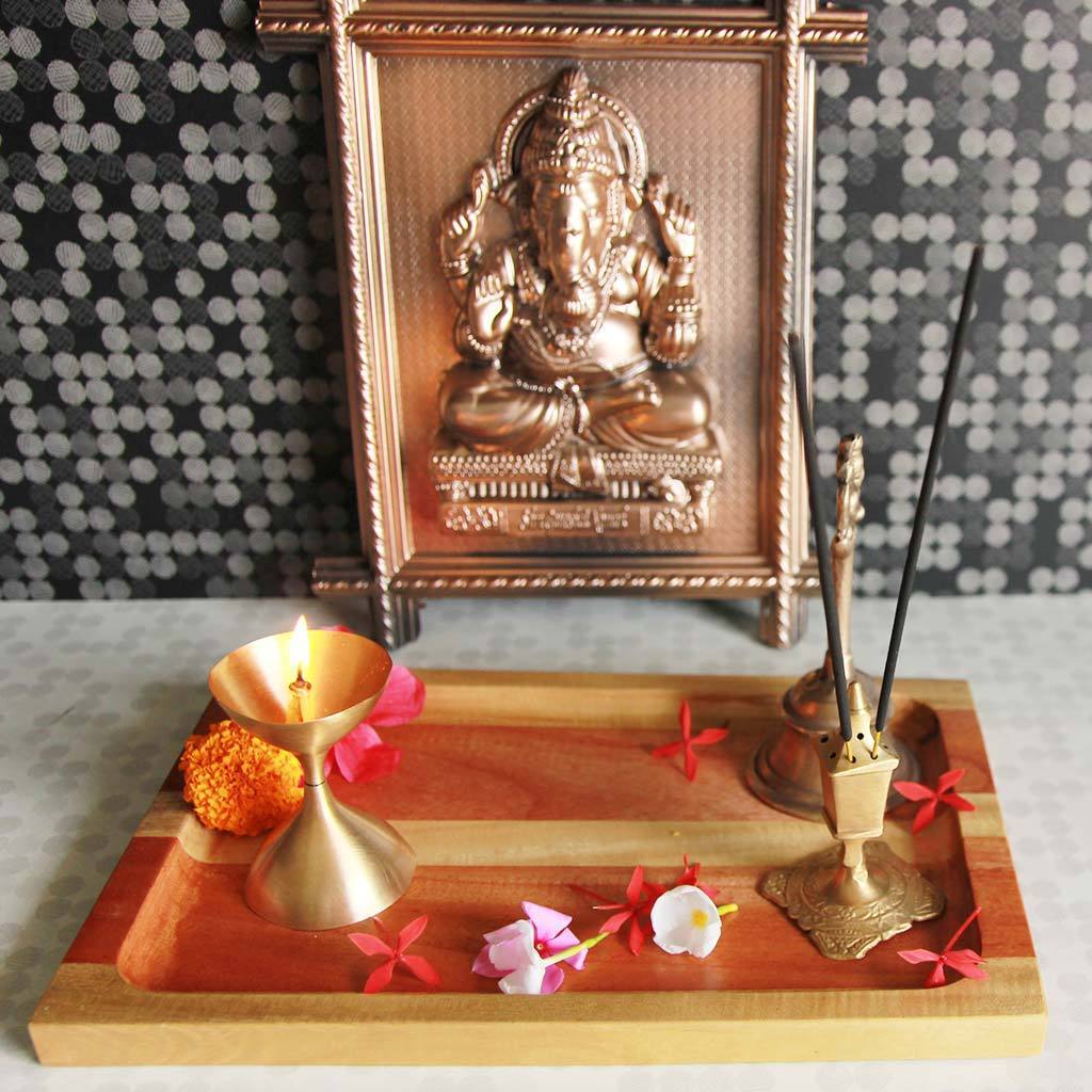 Diwali Pooja Thali. A Wooden Tray For Diwali. This Aarti Thali Is A Great Diwali Gift. Looking For The Best Diwali Gift For family? This Custom Tray Is The Best Diwali Gift.