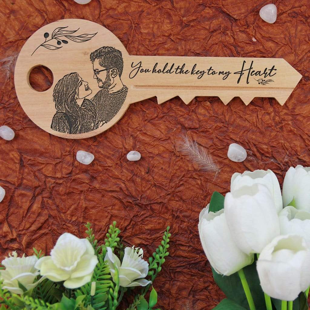 You hold the key to my heart - Key-shaped wooden sign. A wood engraved photo on personalised wooden plaques in the shape of a key. This romantic gift set is a great personalized gift for boyfriend or girlfriend. This photo gift is also a great anniversary gift and Valentines Day gift.