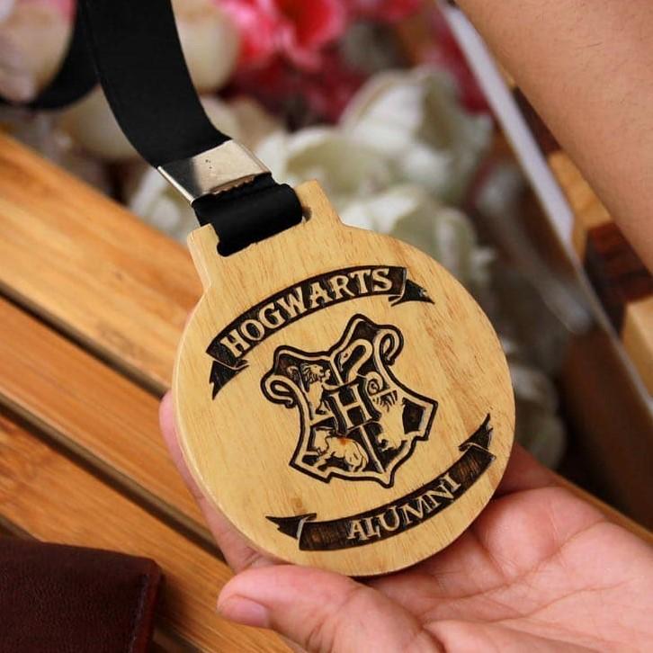 Hogwarts Alumni Wooden Medal