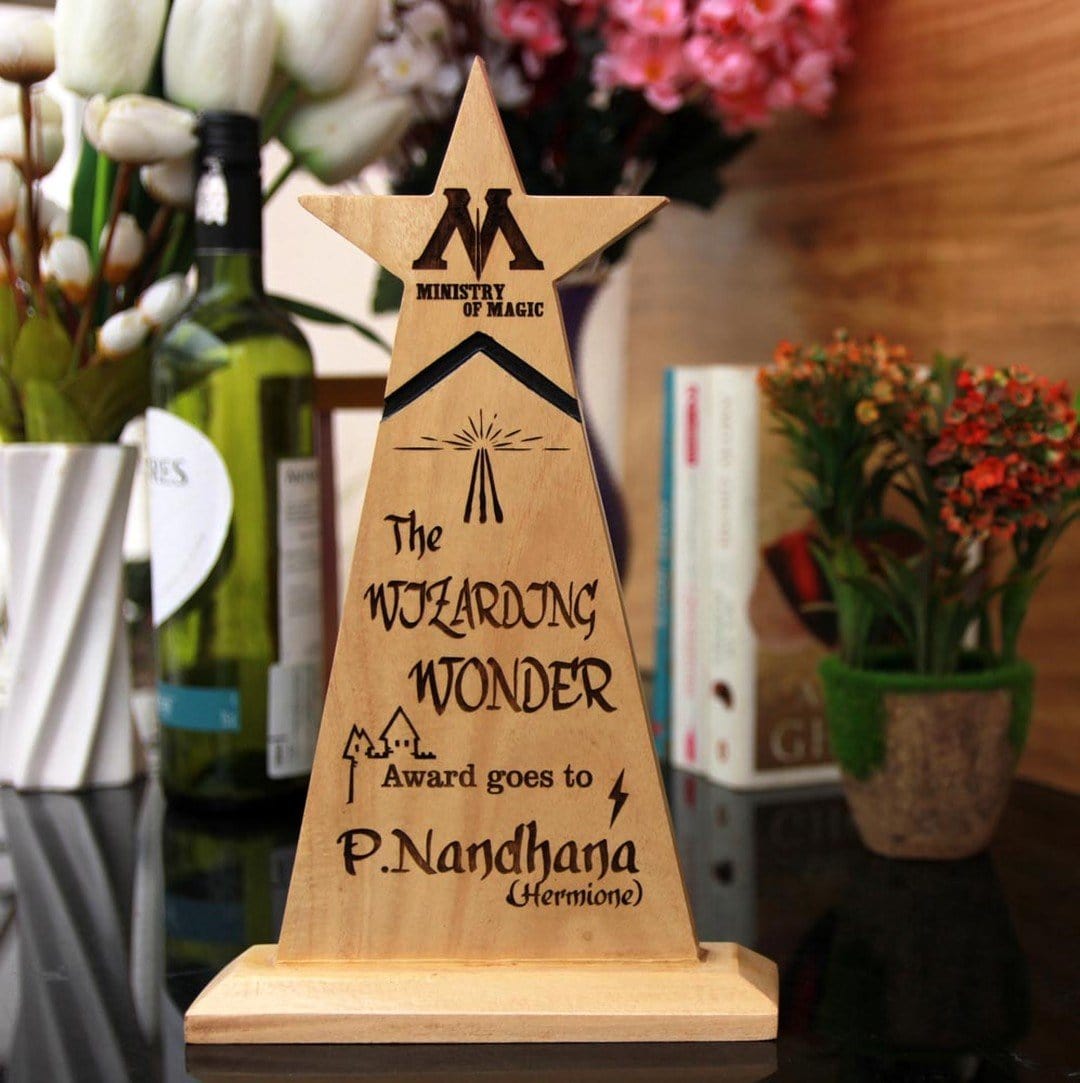 Harry Potter : The Wizarding Wonder Wooden Star Trophy