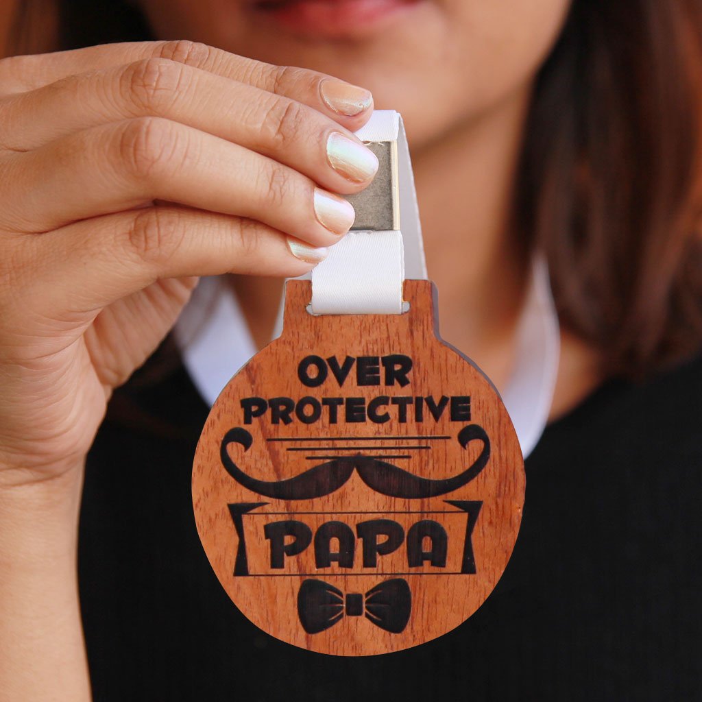 Overprotective Papa Wooden Medal - Medal Engraved on Mahogany Wood or Birch Wood - Funny Medals and Trophies - This is a great gift for fathers