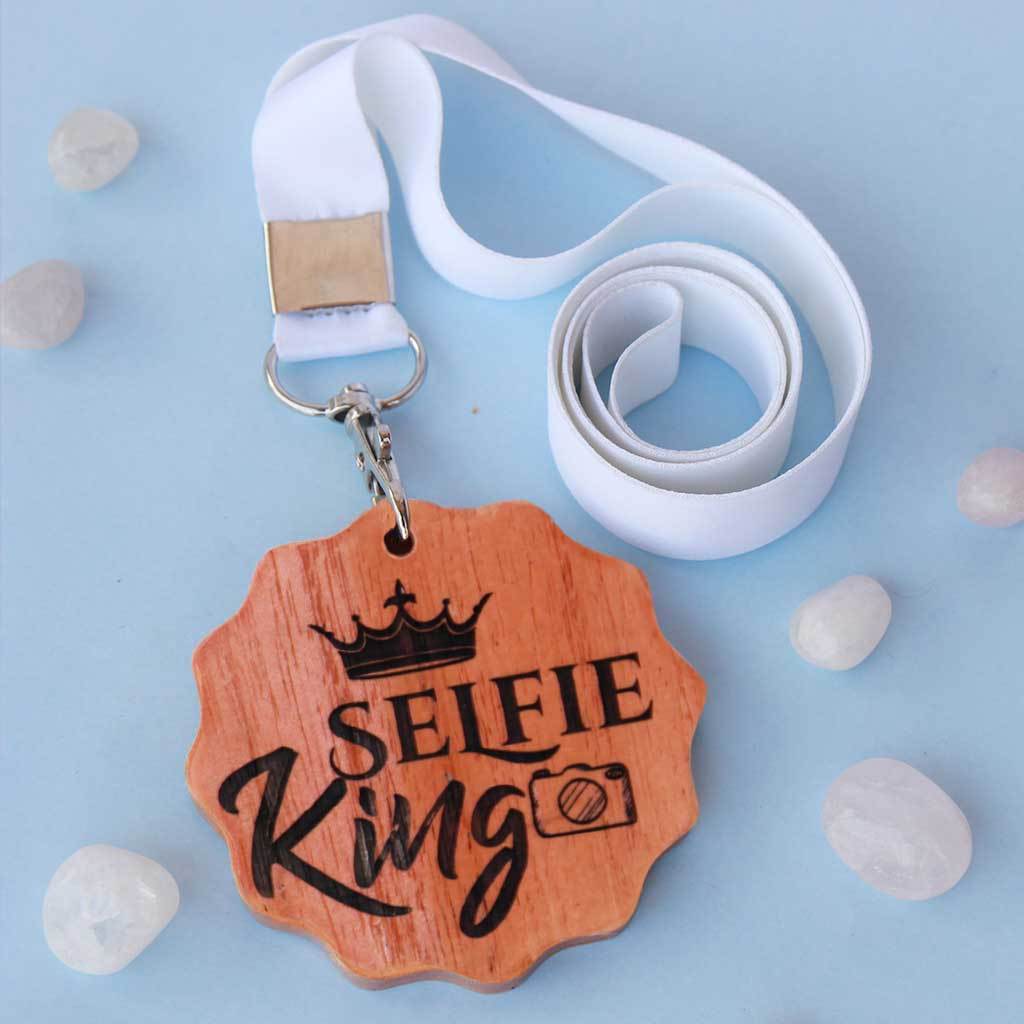 Selfie King Engraved Medal. A funny award for the selfie king of your life. This wooden medal makes great presents for friends. These wooden medals are funny gift ideas for brothers.