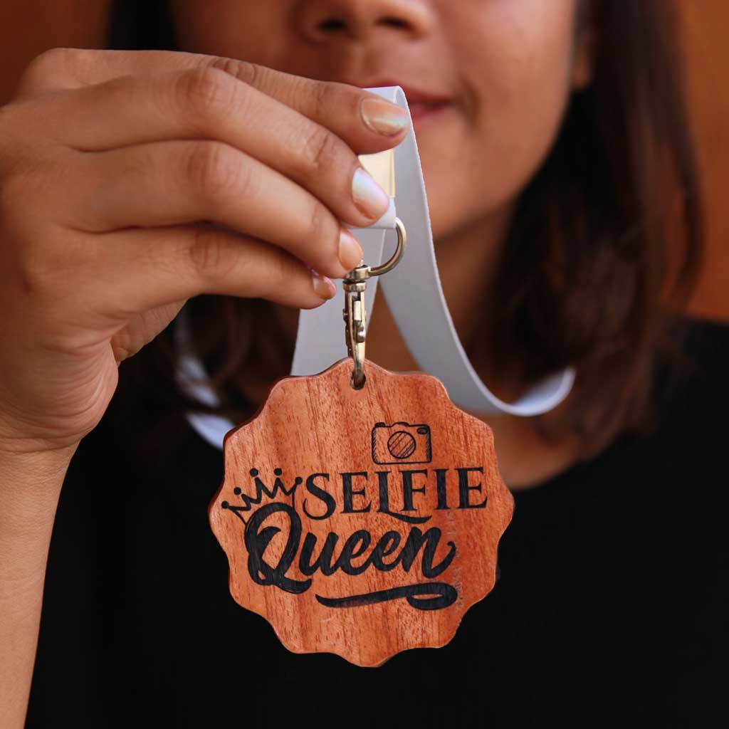 Selfie Queen Engraved Medal. A funny award for the selfie queen of your life. This wooden medal makes great presents for friends. These wooden medals are funny gift ideas for sisters.