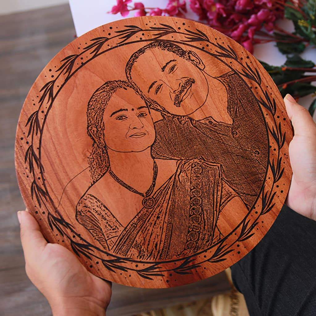 Circle of Love - Personalized Wooden Family Portrait Frame