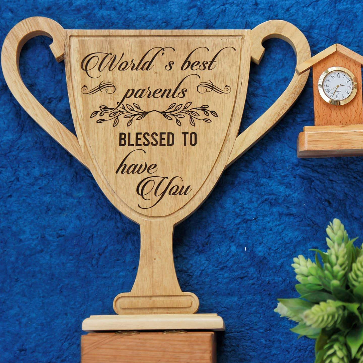 World&#39;s Best Parents- Wooden Trophy